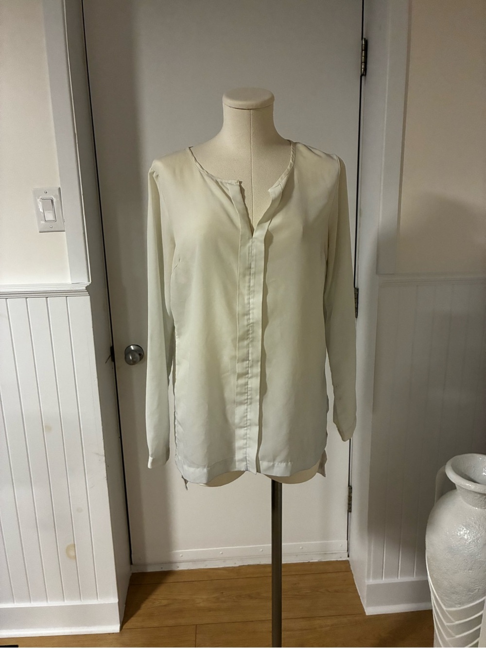 Women's Cream Long-Sleeve V-Neck Blouse